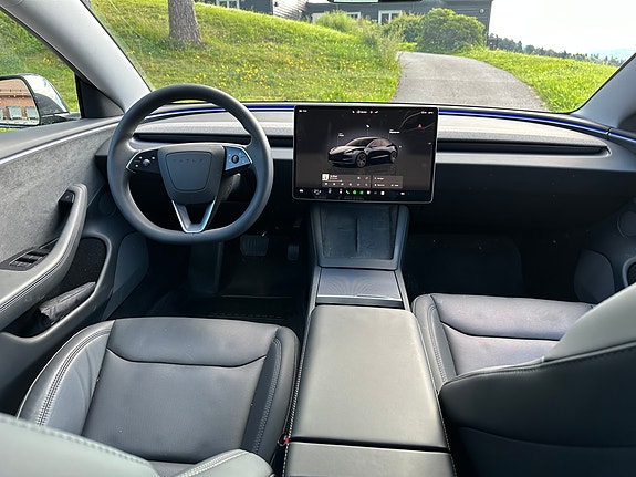 Tesla Model 3 7 of 8
