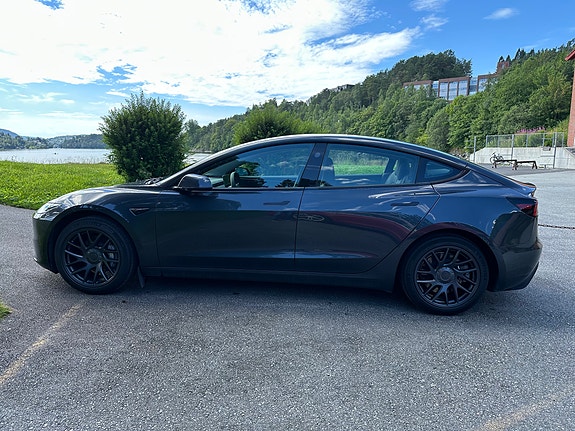 Tesla Model 3 3 of 8