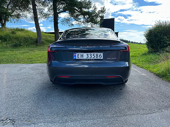 Tesla Model 3 5 of 8