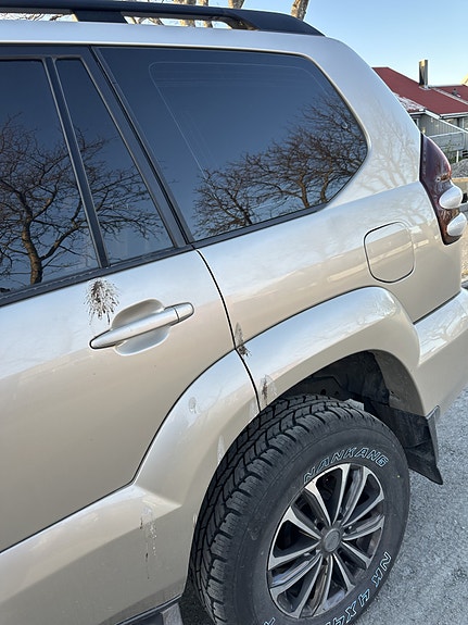 Toyota Land Cruiser 2 of 19