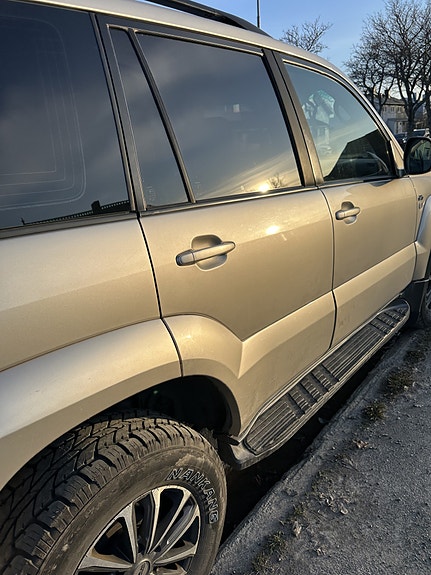 Toyota Land Cruiser 9 of 19