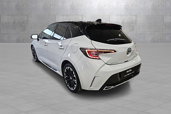 Toyota Corolla 3 of 23
