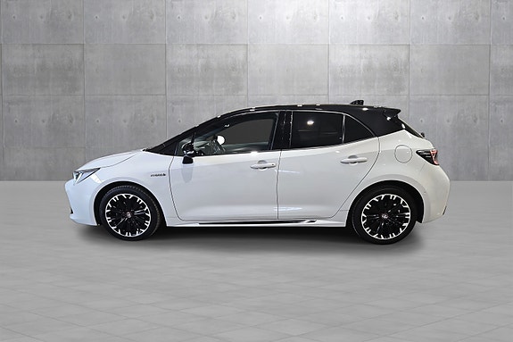 Toyota Corolla 2 of 23