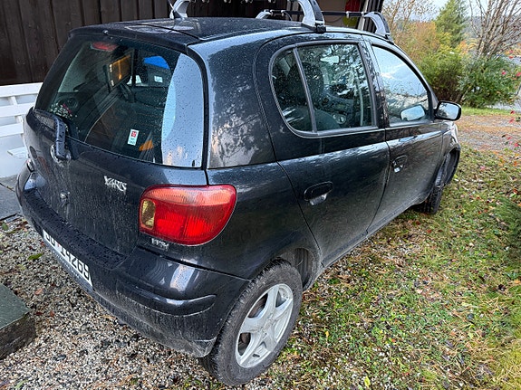 Toyota Yaris 5 of 9
