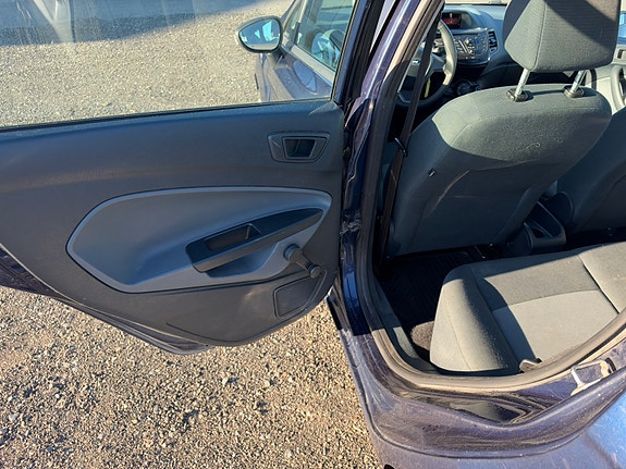 Ford Fiesta 18 of 24
