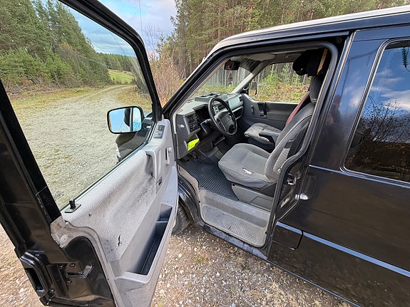 Volkswagen Caravelle 9 of 28
