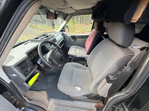 Volkswagen Caravelle 10 of 28