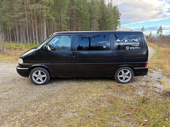 Volkswagen Caravelle 8 of 28