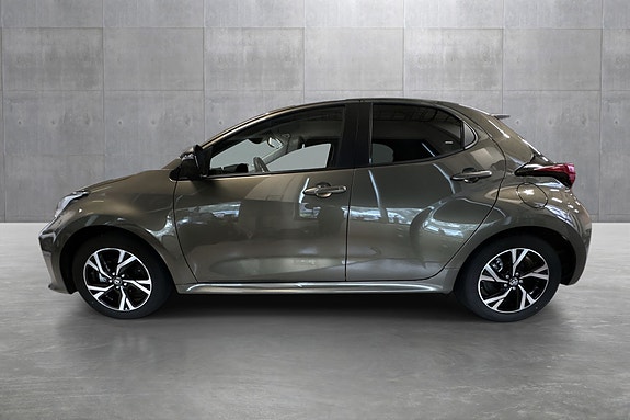 Toyota Yaris 2 of 19