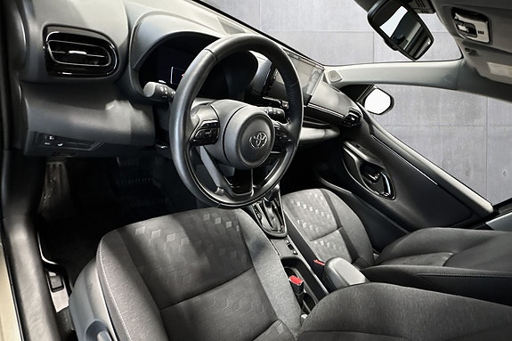 Toyota Yaris 10 of 19