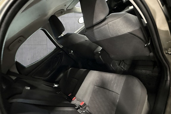 Toyota Yaris 15 of 19