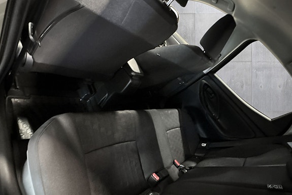 Toyota Yaris 16 of 19