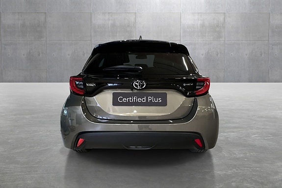 Toyota Yaris 4 of 19