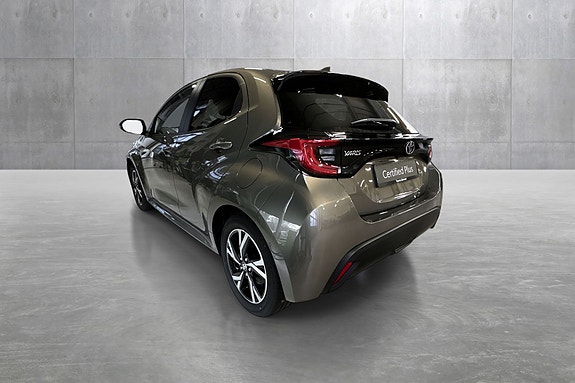 Toyota Yaris 3 of 19