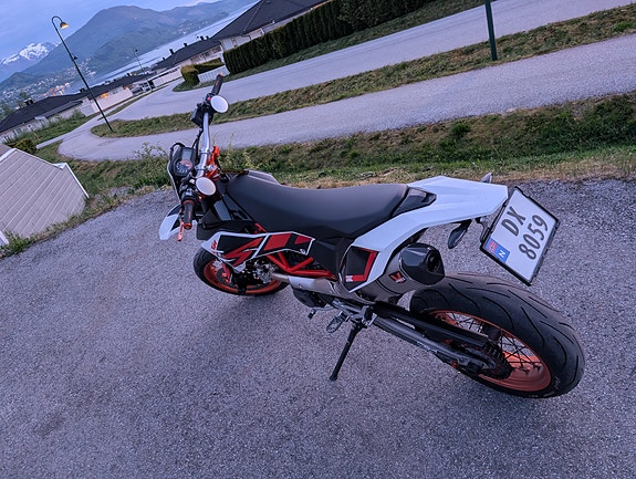 KTM 690 SMC R 5 of 11