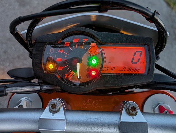 KTM 690 SMC R 9 of 11
