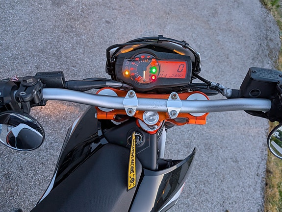 KTM 690 SMC R 8 of 11