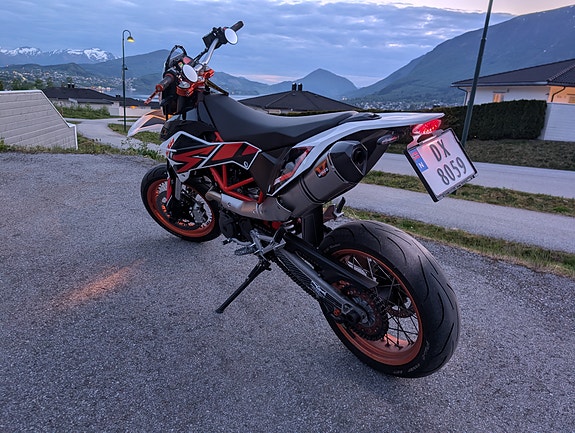 KTM 690 SMC R 7 of 11