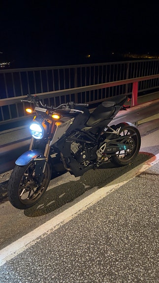 Honda CB 125 R 8 of 13