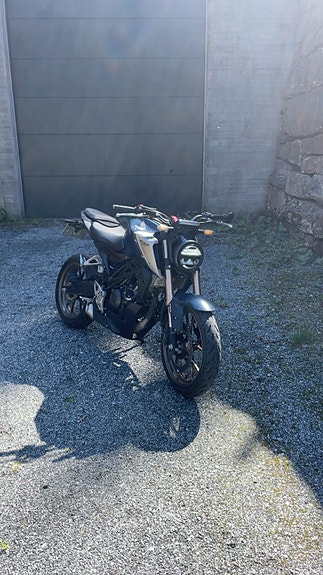 Honda CB 125 R 2 of 13