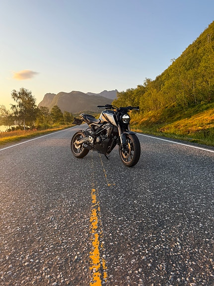 Honda CB 125 R 3 of 13