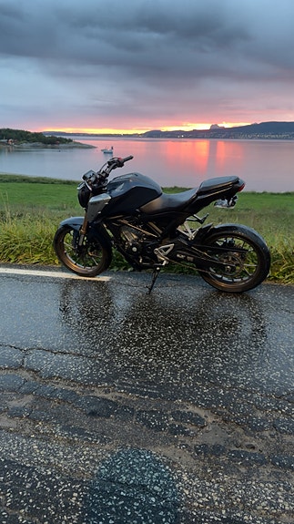 Honda CB 125 R 6 of 13