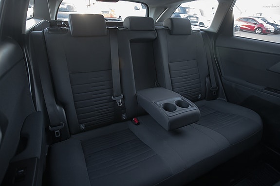 Toyota Auris 24 of 28
