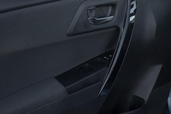 Toyota Auris 10 of 28
