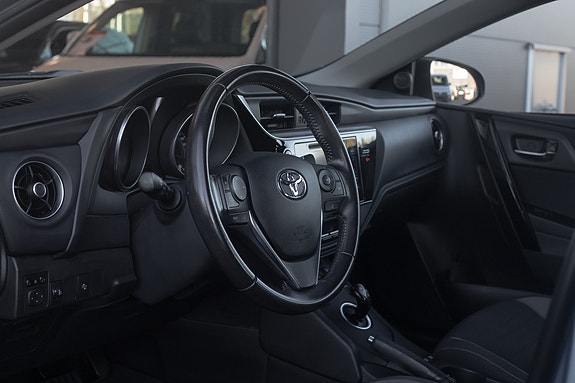 Toyota Auris 11 of 28