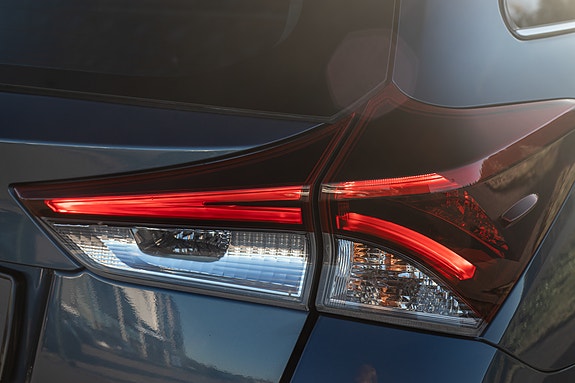 Toyota Auris 8 of 28