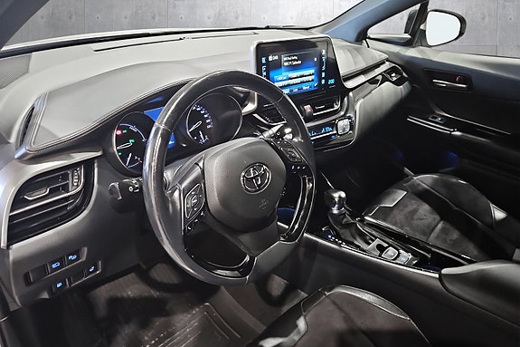 Toyota C-HR 10 of 25