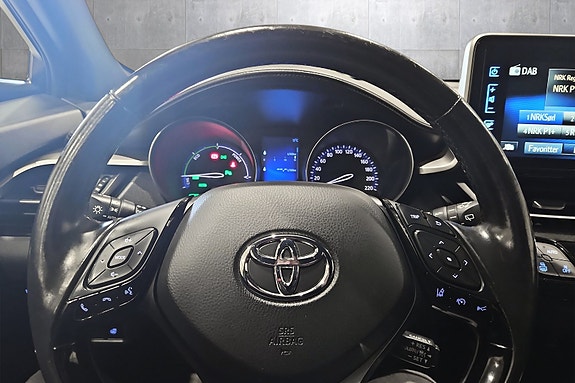 Toyota C-HR 16 of 25