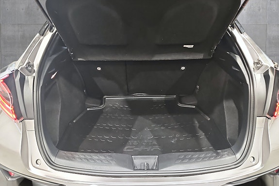 Toyota C-HR 14 of 25