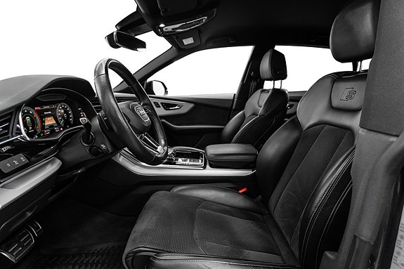 Audi Q8 10 of 29