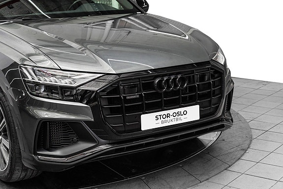 Audi Q8 2 of 29