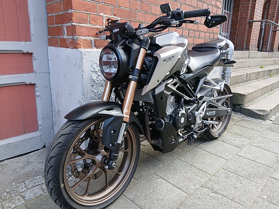 Honda CB 125 R 2 of 11