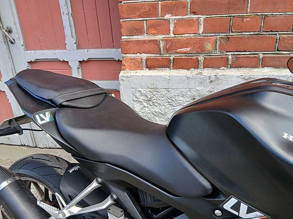 Honda CB 125 R 7 of 11
