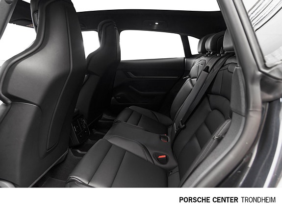Porsche Taycan 4 26 of 30