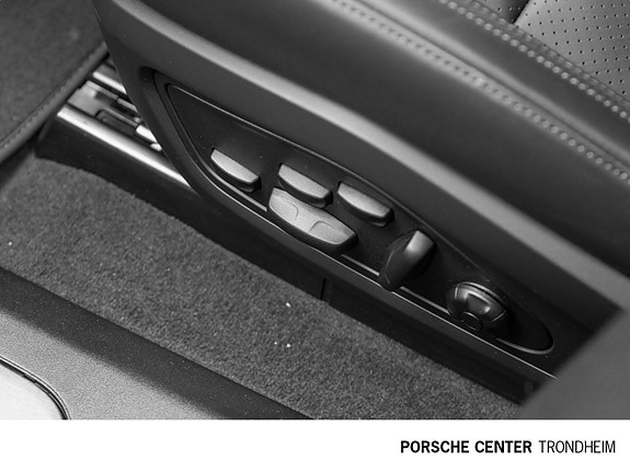 Porsche Taycan 4 24 of 30