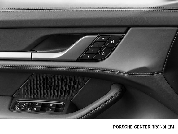 Porsche Taycan 4 21 of 30
