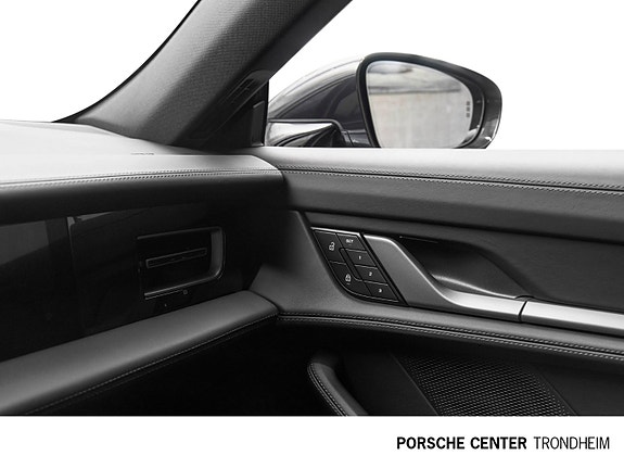 Porsche Taycan 4 20 of 30