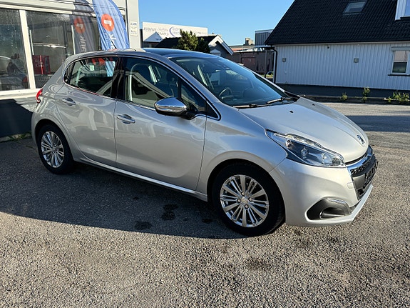 Peugeot 208 3 of 30