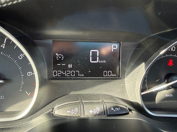 Peugeot 208 15 of 30