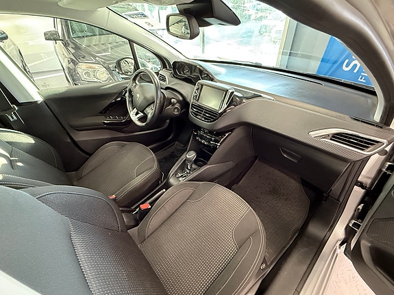 Peugeot 208 27 of 30