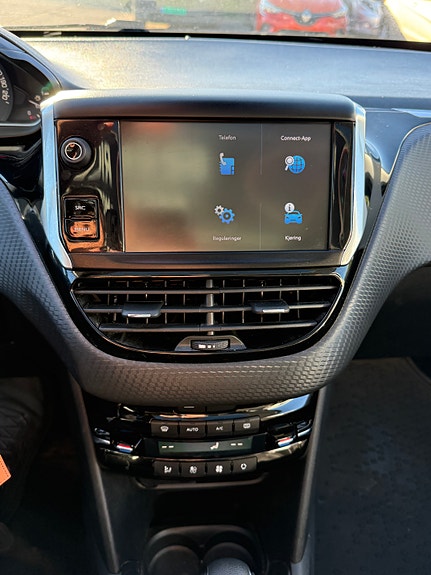 Peugeot 208 13 of 30