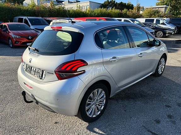 Peugeot 208 18 of 30