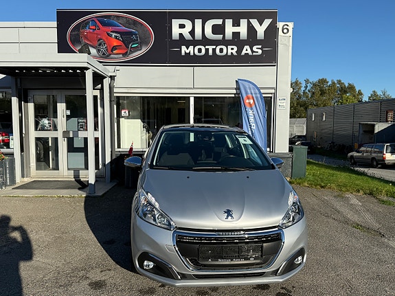 Peugeot 208 2 of 30