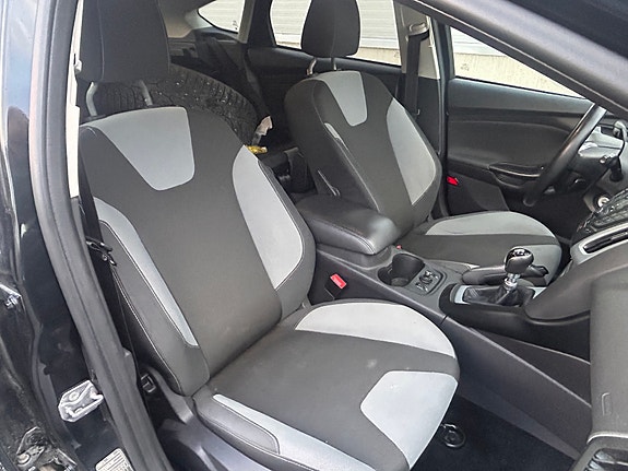 Ford Focus 12 of 16
