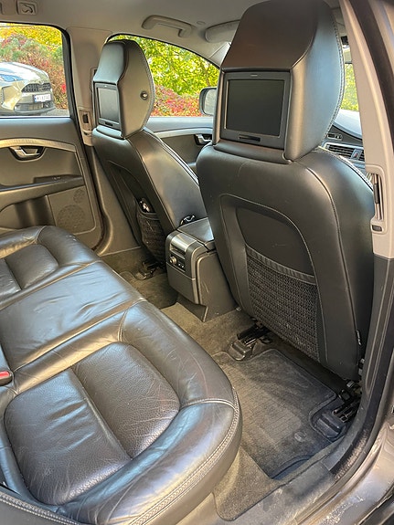 Volvo XC70 9 of 12