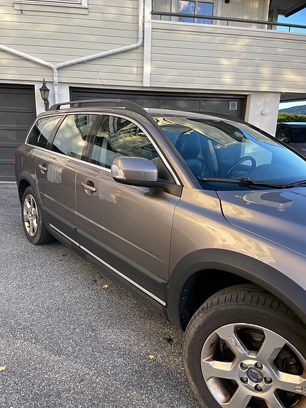 Volvo XC70 2 of 12